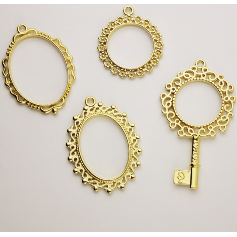 Double-Sided Retro Pattern Oval Round Shape Key Metal Frame